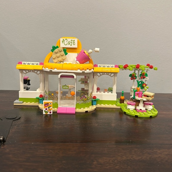 LEGO Heartland City Organic Cafe #41444 - Picture 2 of 13